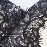 Nėriniuota Halter Suknelė – Asimetriška Vasaros Elegancija