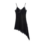 Nėriniuota Halter Suknelė – Asimetriška Vasaros Elegancija