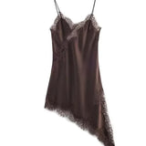 Nėriniuota Halter Suknelė – Asimetriška Vasaros Elegancija