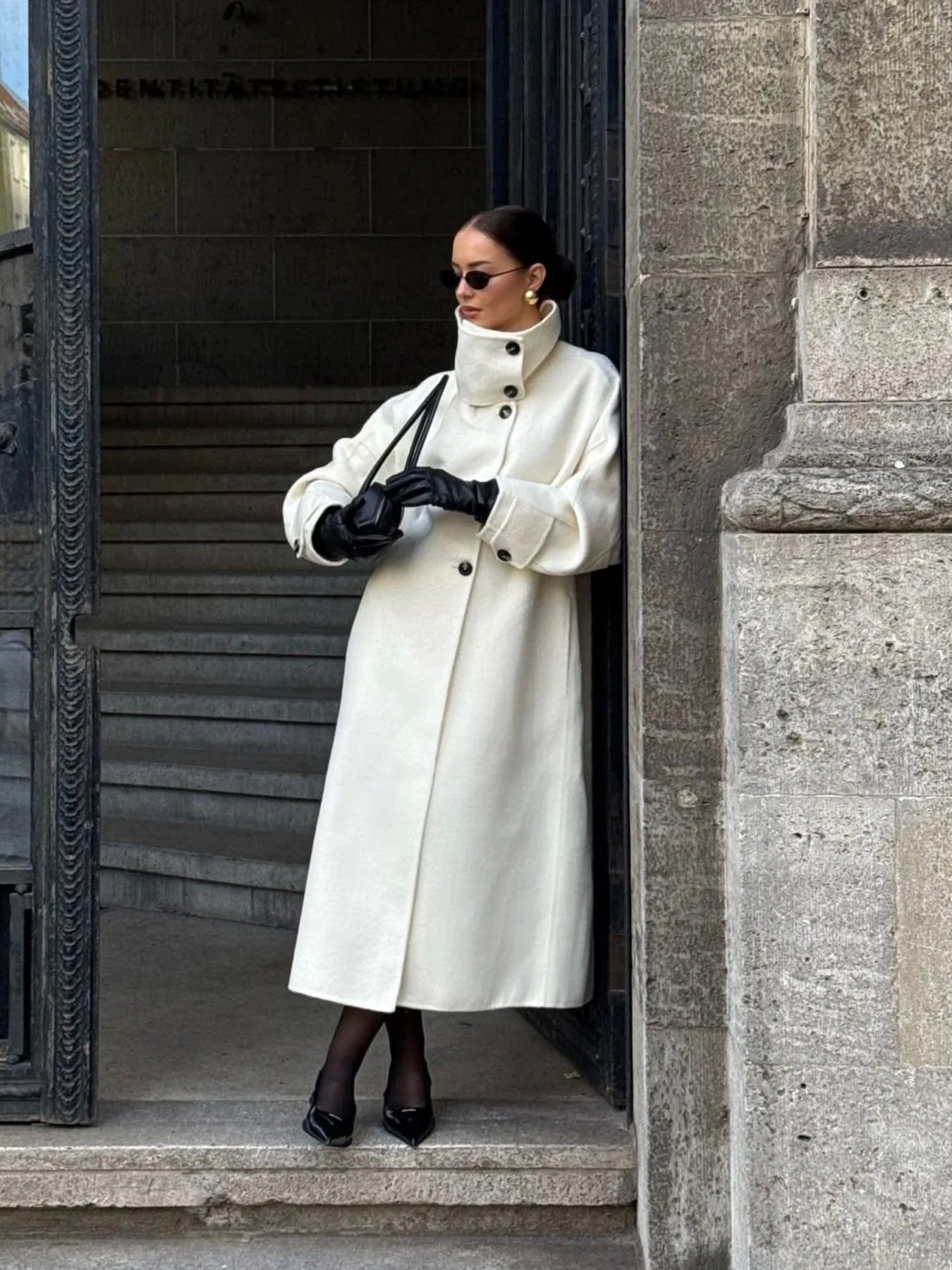 Velira Amaya | Elegant High-Neck Long Coat Amaya | Elegantiškas Ilgas Paltas Su Aukštu Kaklu