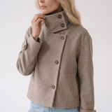 Velira Angela | High-Neck Button Jacket Angela | Aukštos apykaklės mygtukų švarkas
