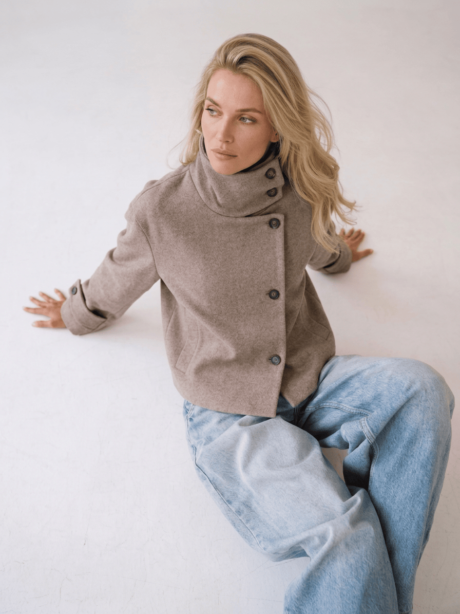 Velira Angela | High-Neck Button Jacket Angela | Aukštos apykaklės mygtukų švarkas