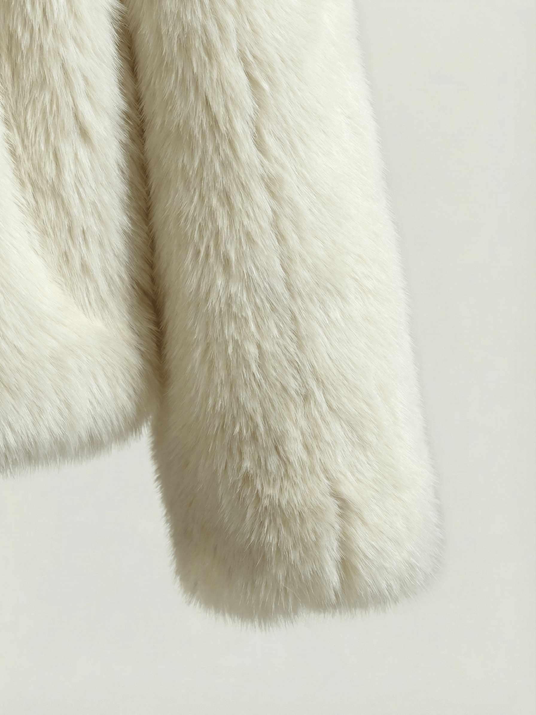 Velira Athena | Faux Fur Hooded Statement Coat Athena | Dirbtinio kailio su gobtuvu stilingas paltas