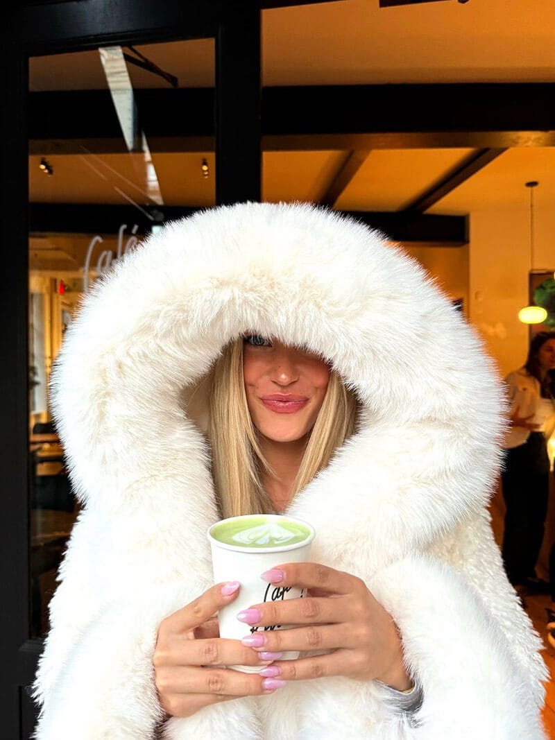 Velira Athena | Faux Fur Hooded Statement Coat Athena | Dirbtinio kailio su gobtuvu stilingas paltas