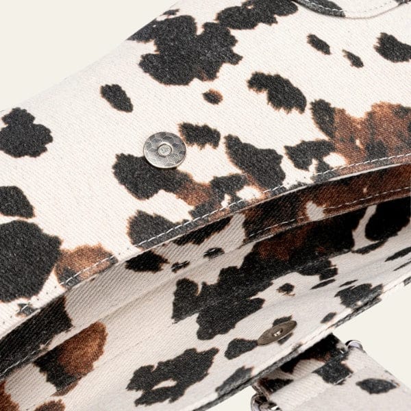 Velira Bags Balta/Juoda Savannah Buckled Shoulder Bag