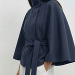 Velira Chloe | High-Neck Belted Cape Jacket Chloe | Aukštos Kaklo Diržinė Cape Striukė