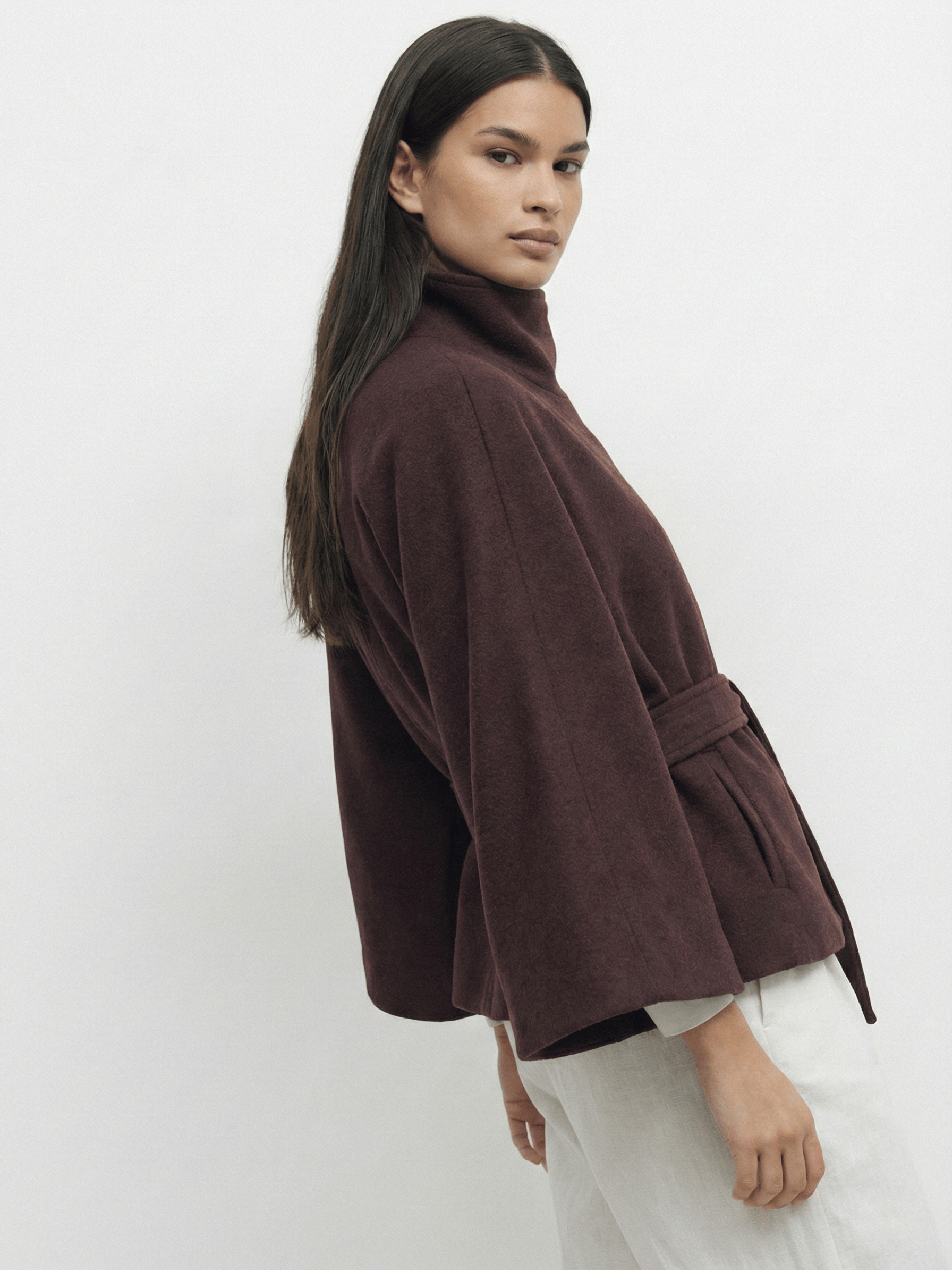 Velira Chloe | High-Neck Belted Cape Jacket Chloe | Aukštos Kaklo Diržinė Cape Striukė