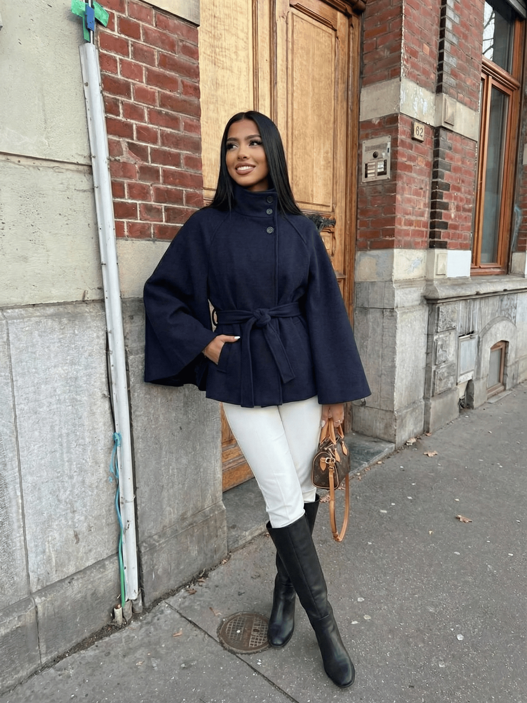 Velira Chloe | High-Neck Belted Cape Jacket Chloe | Aukštos Kaklo Diržinė Cape Striukė
