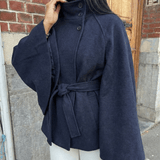 Velira Chloe | High-Neck Belted Cape Jacket Chloe | Aukštos Kaklo Diržinė Cape Striukė