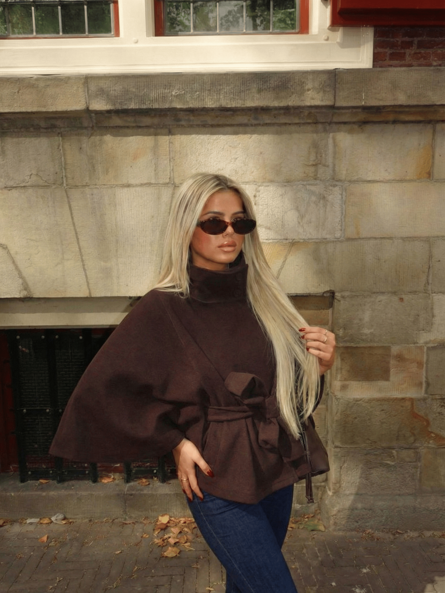 Velira Chloe | High-Neck Belted Cape Jacket Chloe | Aukštos Kaklo Diržinė Cape Striukė