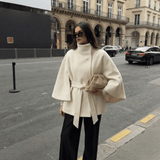Velira Chloe | High-Neck Belted Cape Jacket Chloe | Aukštos Kaklo Diržinė Cape Striukė