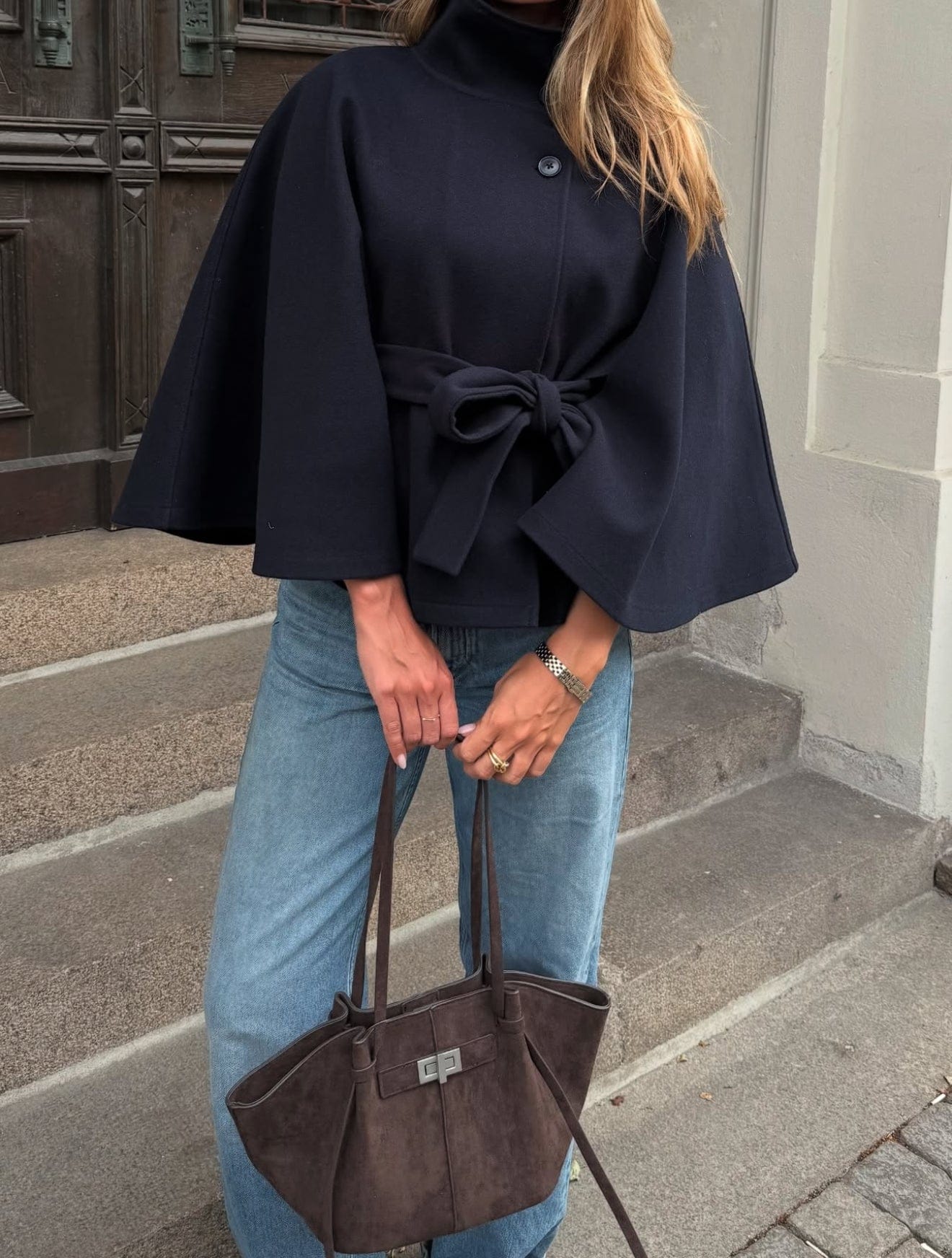 Velira Chloe | High-Neck Belted Cape Jacket Chloe | Aukštos Kaklo Diržinė Cape Striukė