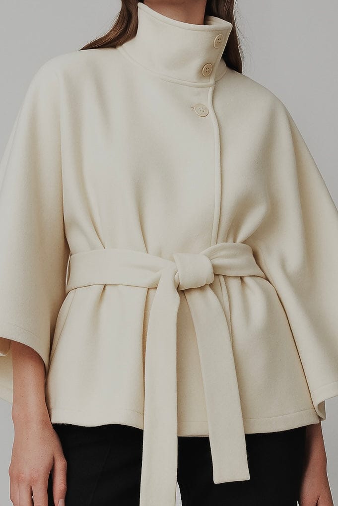 Velira Chloe | High-Neck Belted Cape Jacket Chloe | Aukštos Kaklo Diržinė Cape Striukė