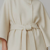 Velira Chloe | High-Neck Belted Cape Jacket Chloe | Aukštos Kaklo Diržinė Cape Striukė
