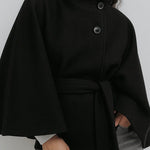 Velira Chloe | High-Neck Belted Cape Jacket Chloe | Aukštos Kaklo Diržinė Cape Striukė