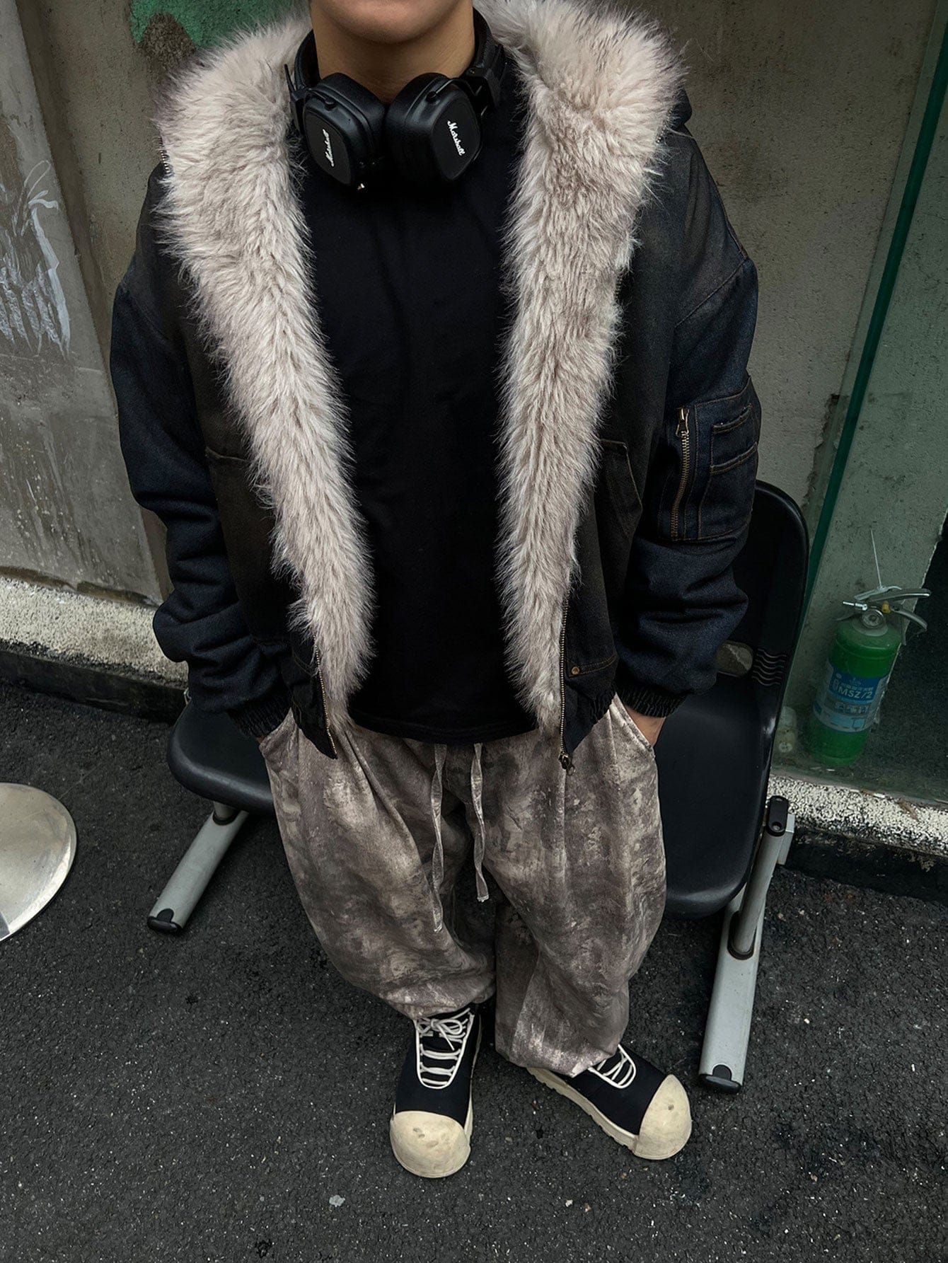 Velira Coats & Jackets Boxy dirbtinio kailio apykaklė plaunamo džinsinio audinio striukė su gobtuvu