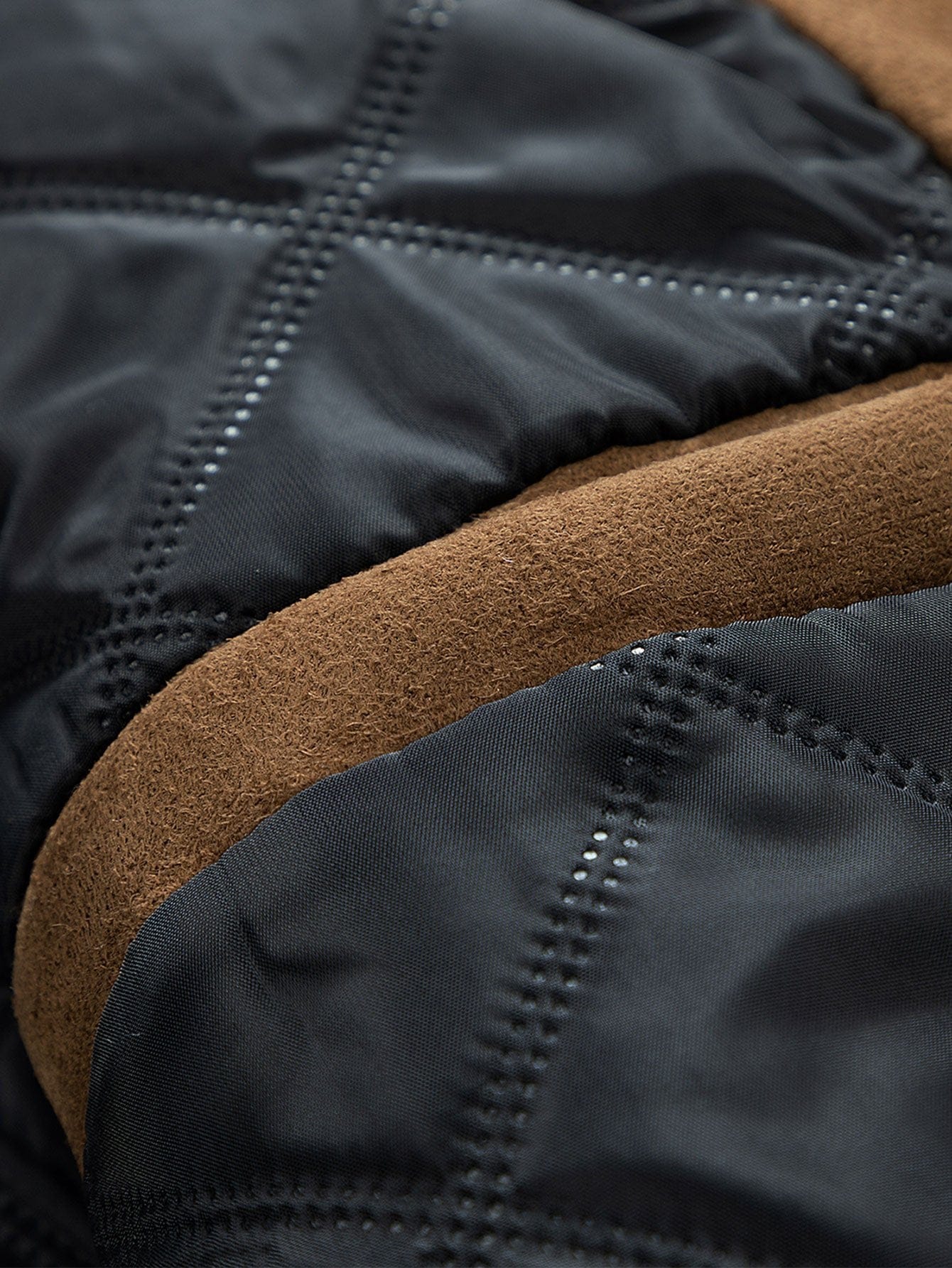 Velira Coats & Jackets Suede Bomber Striukė su Dygsniuota Pamušalu