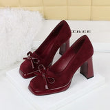 Velira Footwear Women Veronos bateliai su bloko kulnu ir kaspinu