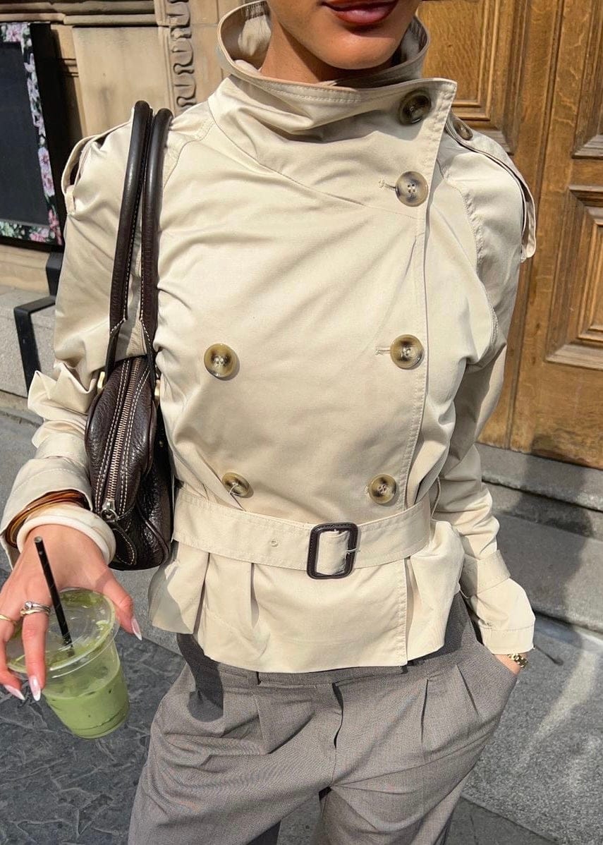 Velira High-Neck Belted Trench Coat | Isabelle Aukštos Kaklo Diržinis Paltas | Izabelė
