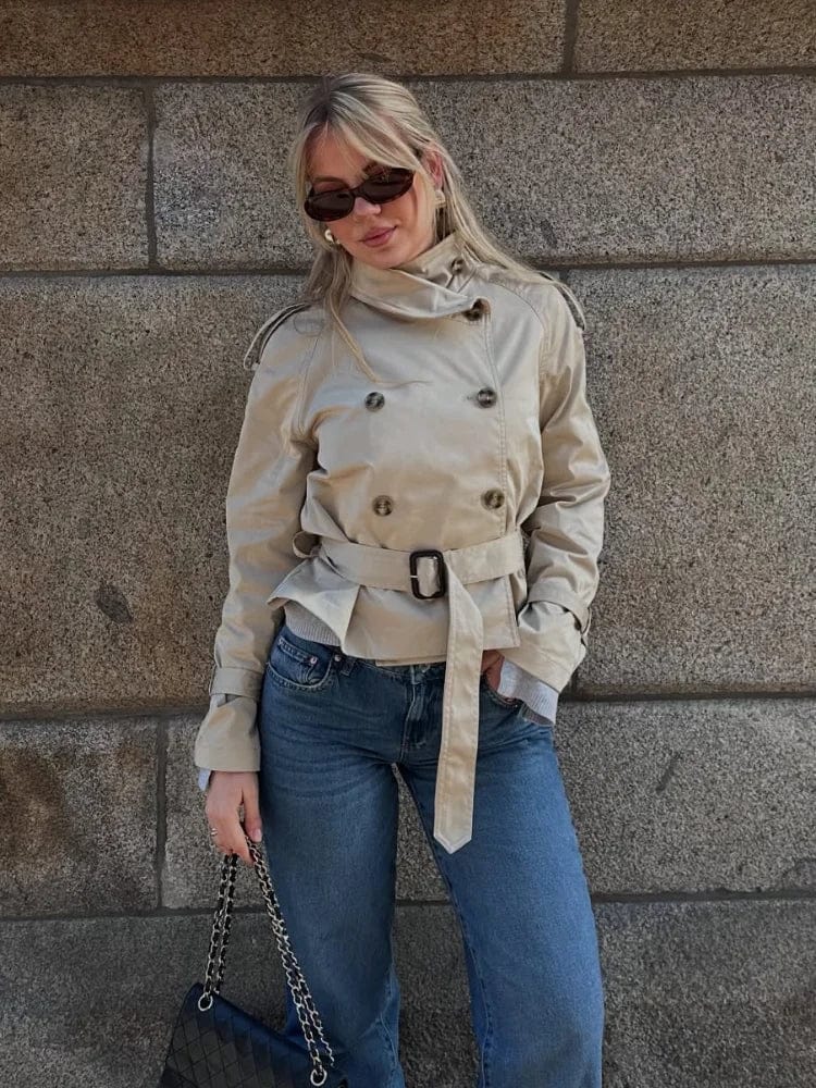 Velira High-Neck Belted Trench Coat | Isabelle Aukštos Kaklo Diržinis Paltas | Izabelė