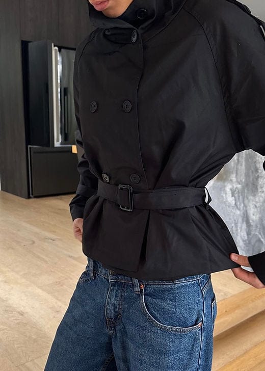 Velira High-Neck Belted Trench Coat | Isabelle Aukštos Kaklo Diržinis Paltas | Izabelė