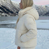 Velira Joane | Hooded Short Puffer Jacket with Plush Lining Joane | Trumpa pūkinė striukė su gobtuvu ir pūkine pamušalu