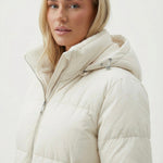 Velira Joane | Hooded Short Puffer Jacket with Plush Lining Joane | Trumpa pūkinė striukė su gobtuvu ir pūkine pamušalu