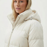 Velira Joane | Hooded Short Puffer Jacket with Plush Lining Joane | Trumpa pūkinė striukė su gobtuvu ir pūkine pamušalu