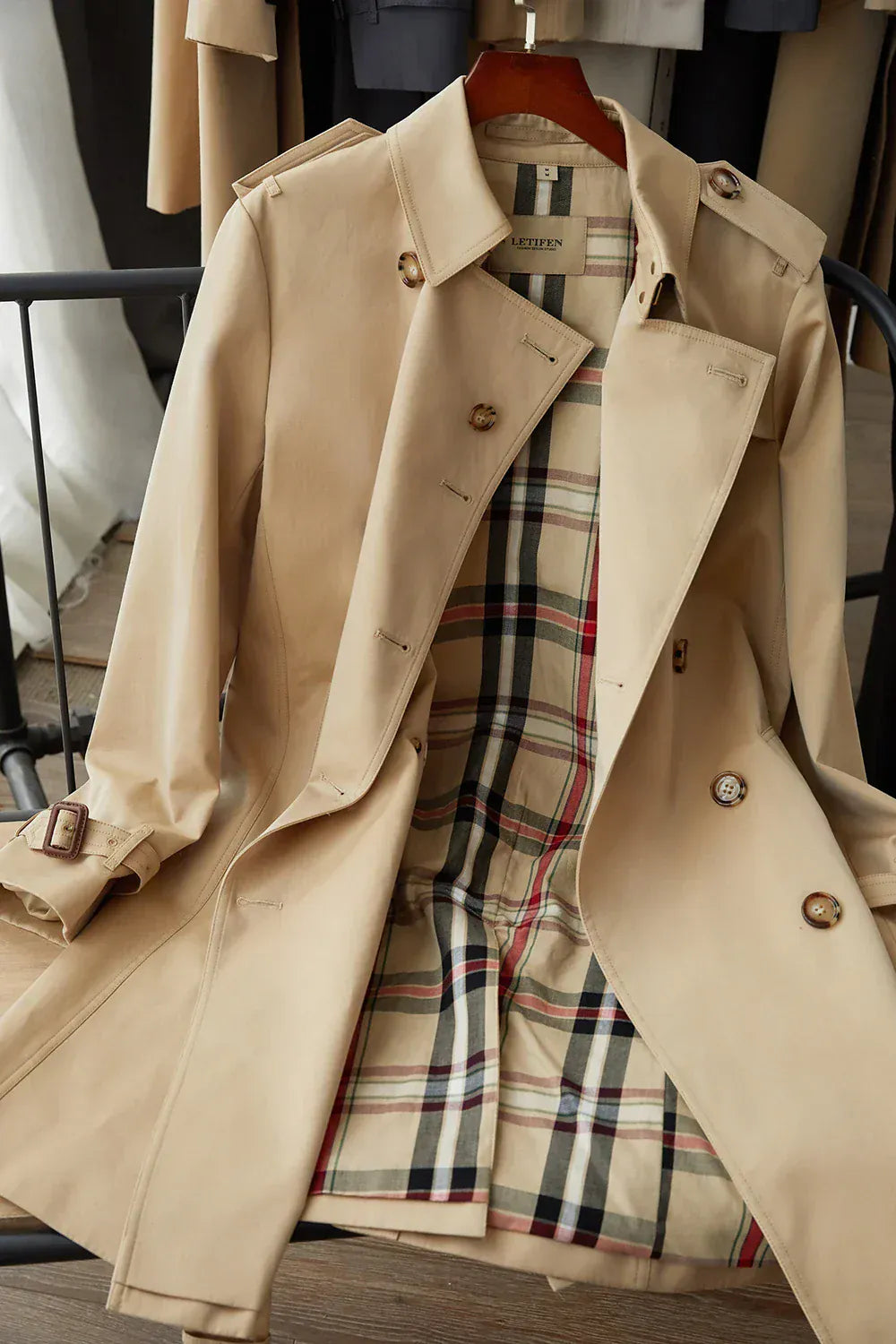Velira Letifen | Double-Breasted Belted Trench Coat Letifen | Dvigubo užsegimo diržinis paltas