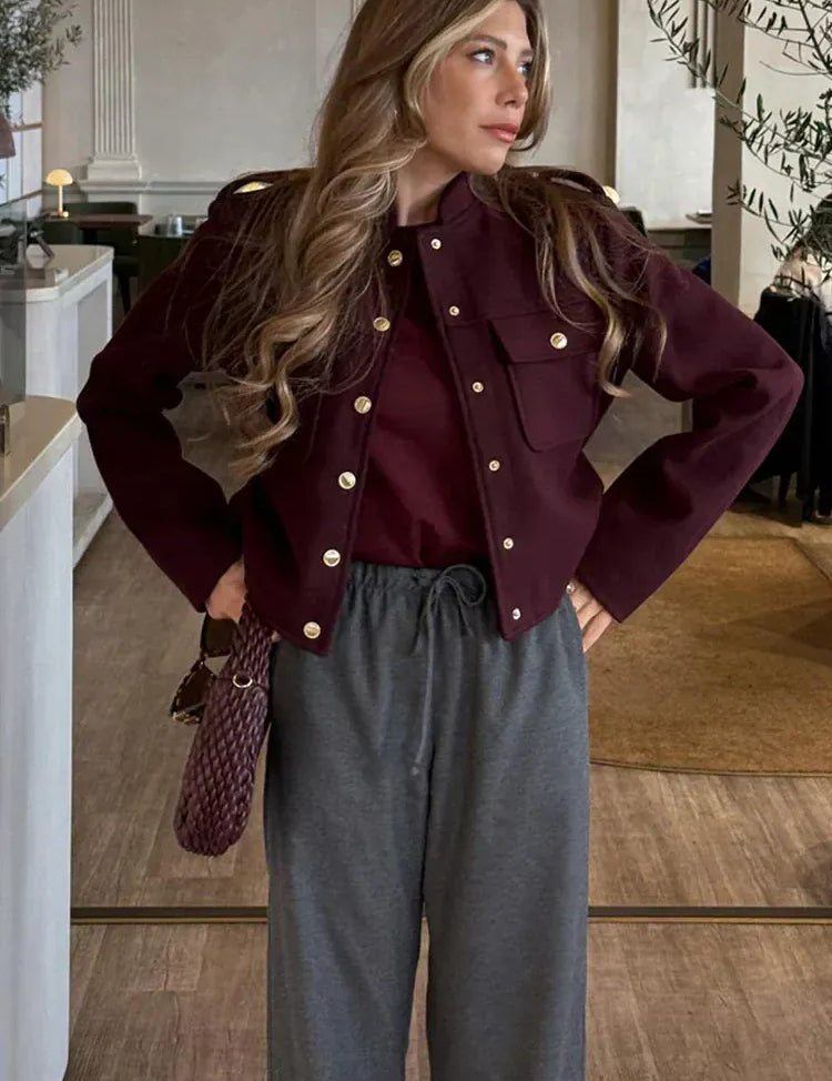Velira Lilly | Burgundy Cropped Jacket with Gold Buttons Lilly | Bordo trumpa striukė su auksiniais mygtukais