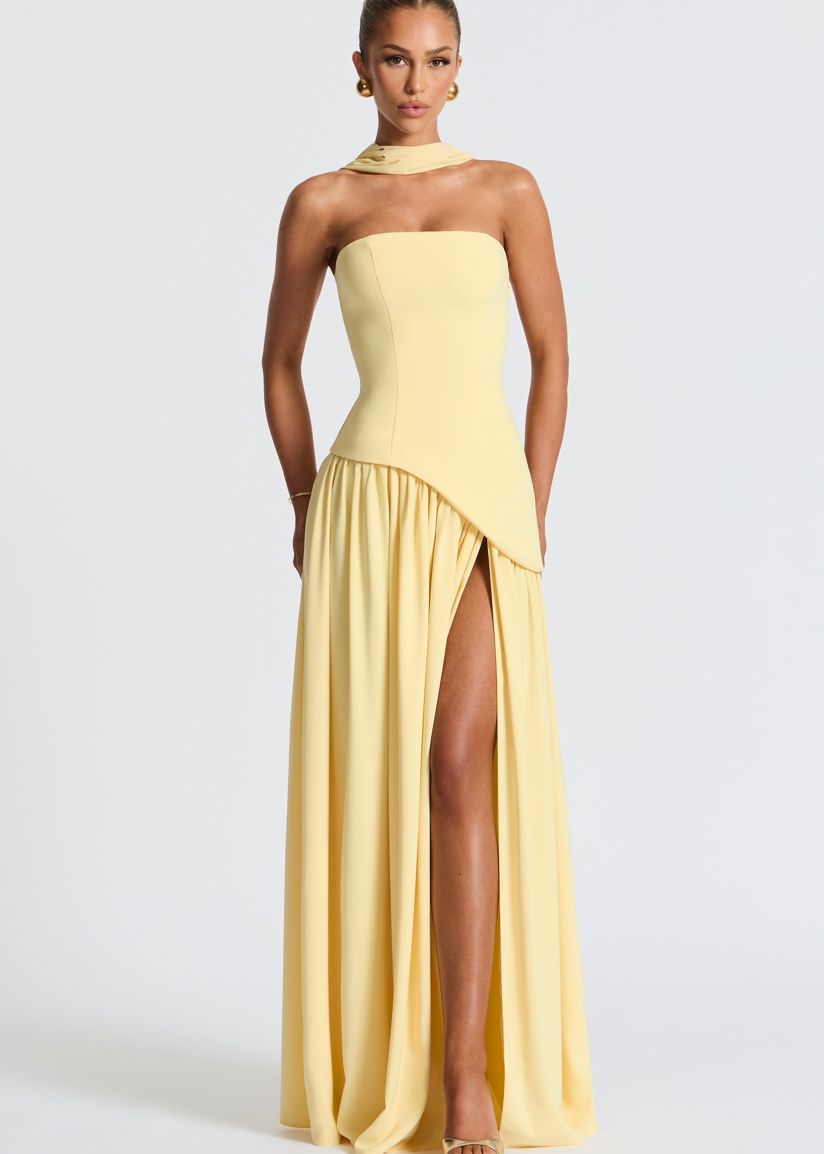 Velira Maxi Dress Geltona / S Tessa Bešalčio Maxi Suknelė