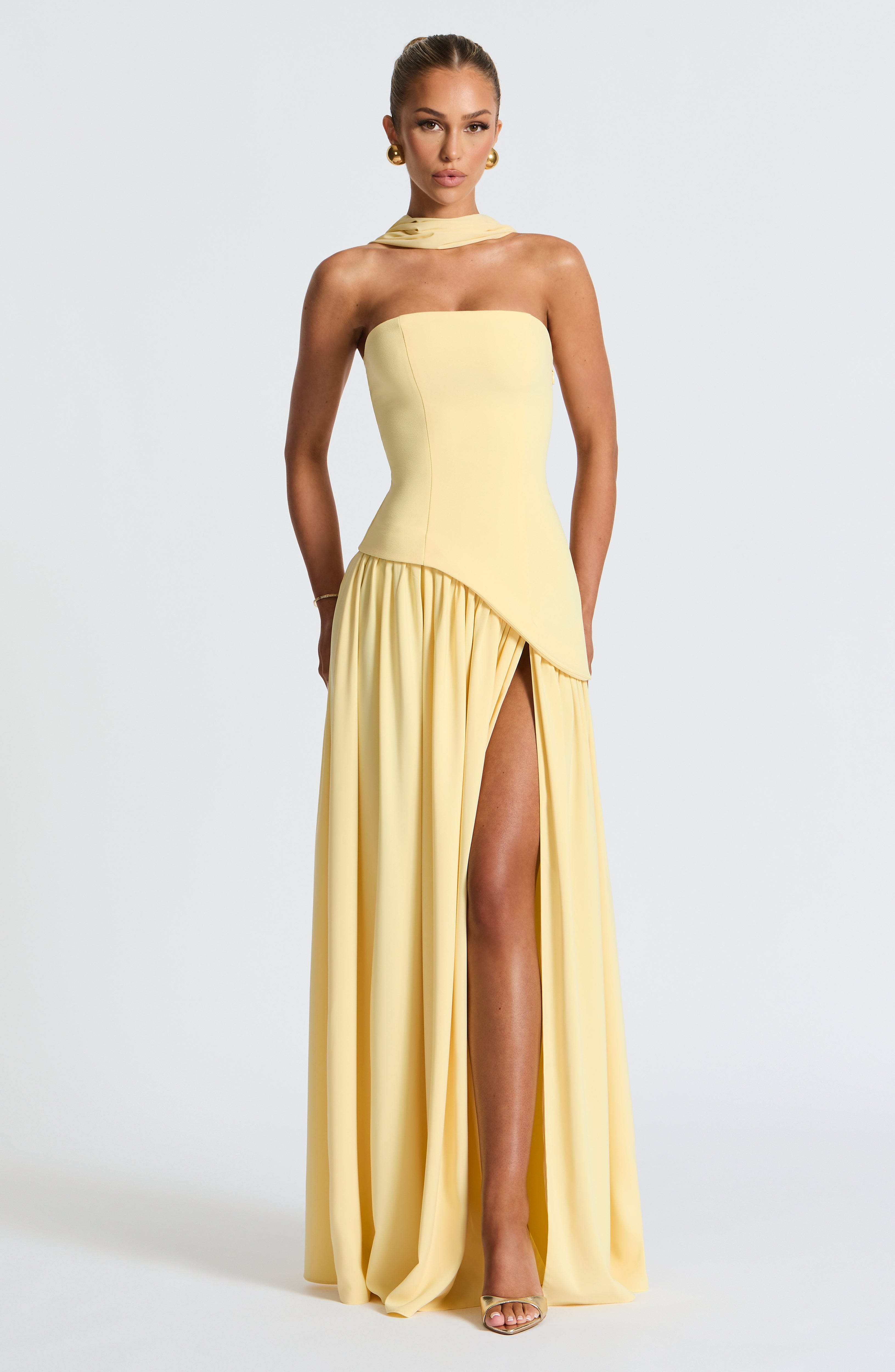 Velira Maxi Dress Geltona / S Tessa Bešalčio Maxi Suknelė