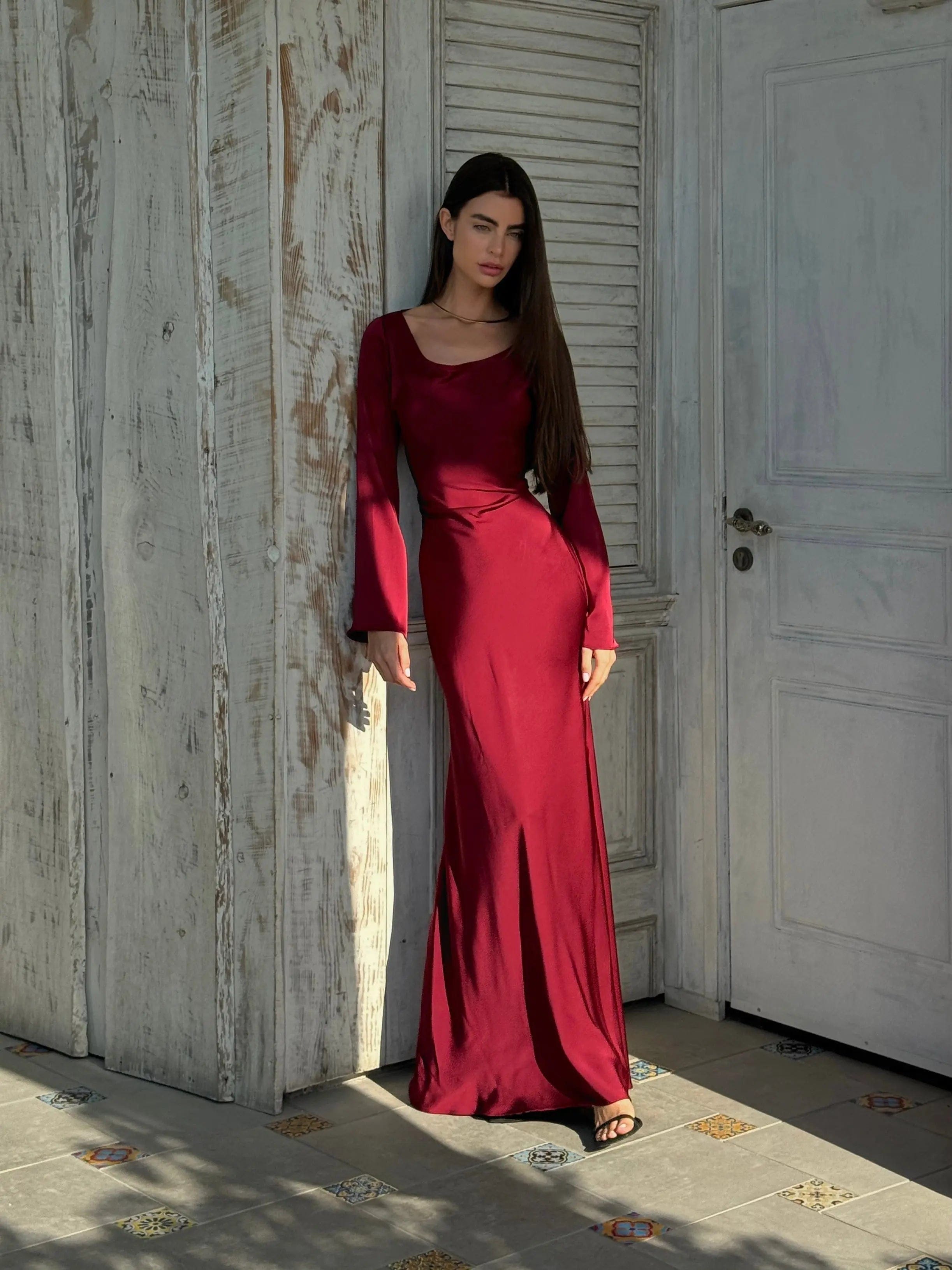 Velira Maxi Dress Ilgomis rankovėmis maksi suknelė
