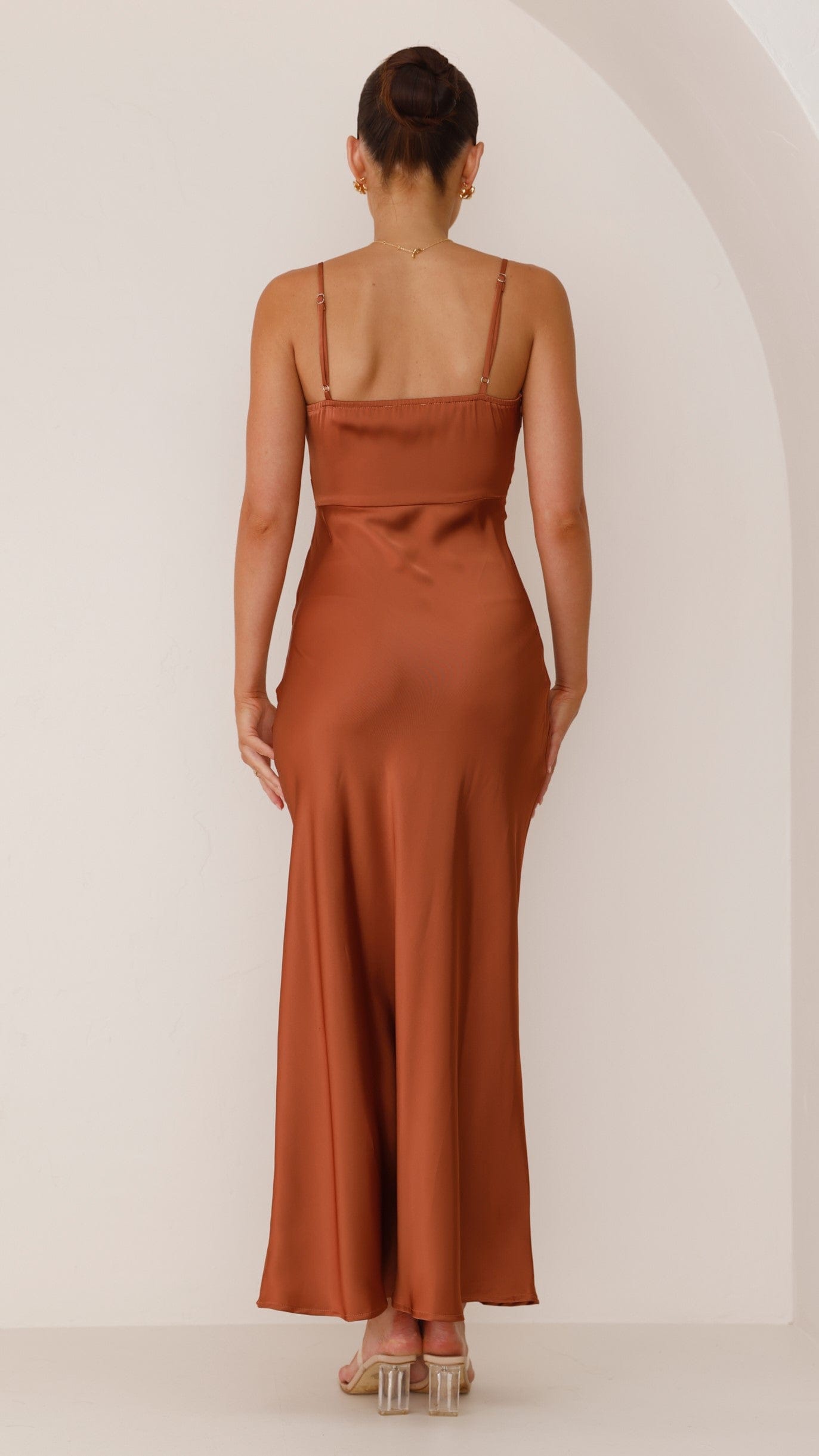 Velira Maxi Dress Paprasta satino maksi suknelė