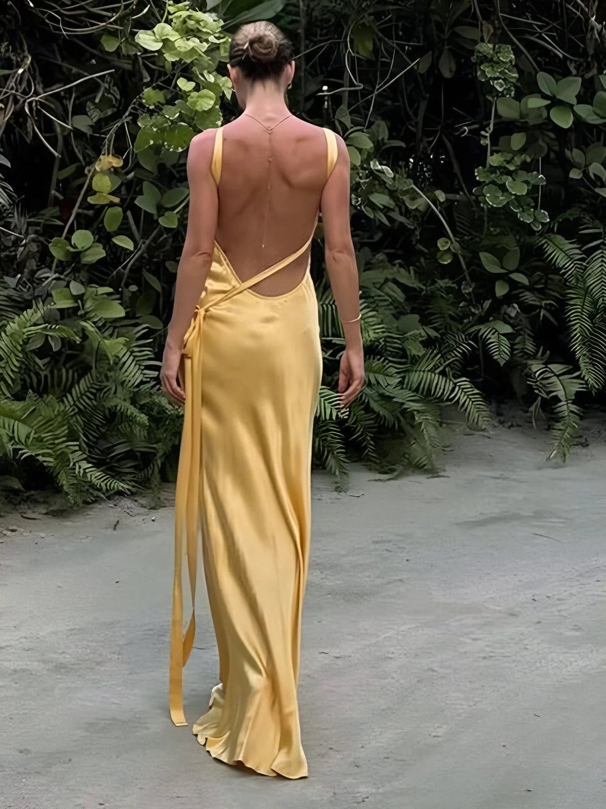 Velira Maxi Dress Pusiau permatomas geltonas satino maksi suknelė