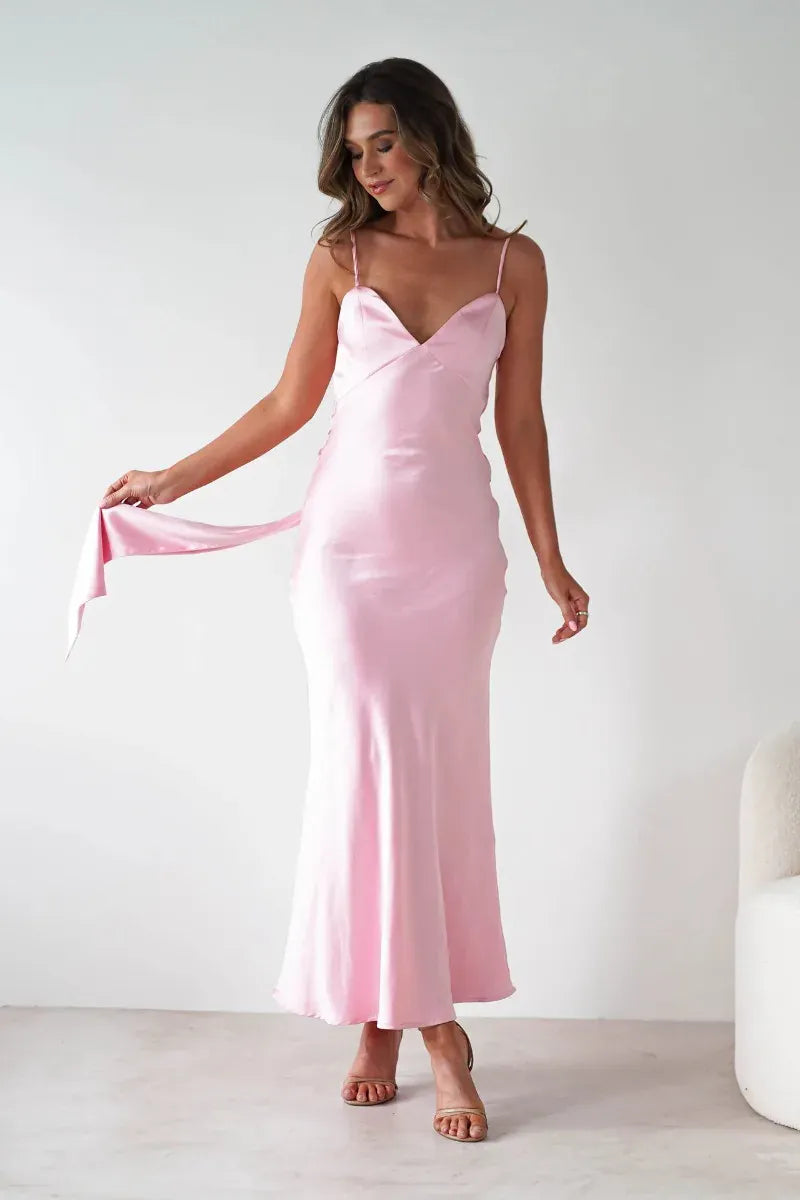 Velira Maxi Dress Satinė Slip Maxi Suknelė su Delikatais Dirželiais
