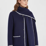 Velira Nellie | Black Wool Cape Coat with Contrast Trim Mėlyna / S Nellie | Juodas vilnos apsiaustas su kontrastingais akcentais
