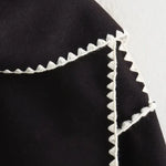 Velira Nellie | Black Wool Cape Coat with Contrast Trim Nellie | Juodas vilnos apsiaustas su kontrastingais akcentais