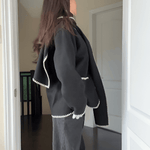 Velira Nellie | Black Wool Cape Coat with Contrast Trim Nellie | Juodas vilnos apsiaustas su kontrastingais akcentais