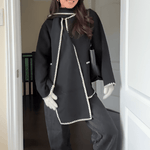 Velira Nellie | Black Wool Cape Coat with Contrast Trim Nellie | Juodas vilnos apsiaustas su kontrastingais akcentais