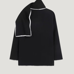Velira Nellie | Black Wool Cape Coat with Contrast Trim Nellie | Juodas vilnos apsiaustas su kontrastingais akcentais