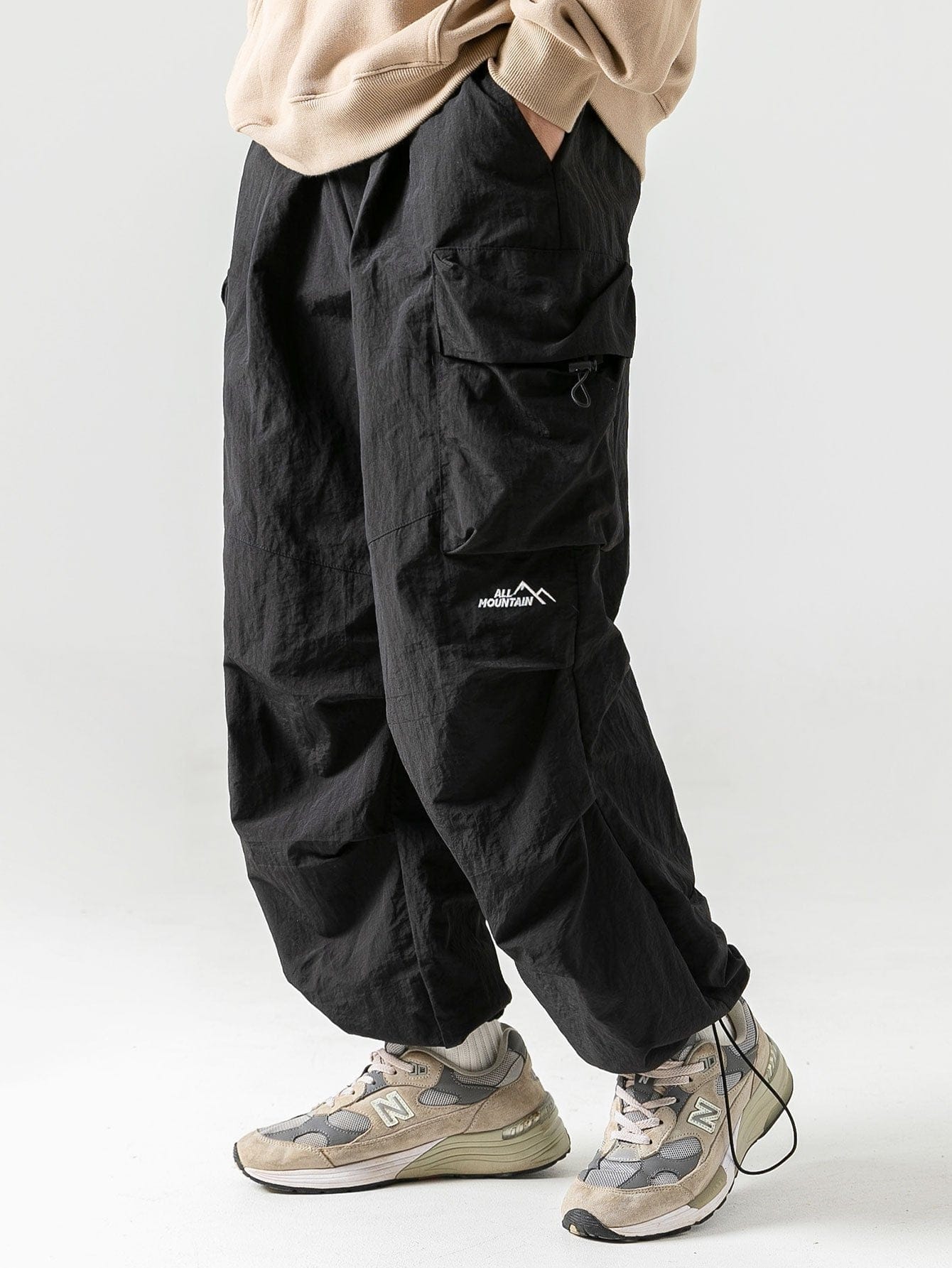 Velira Pants juoda / S Vandeniui atsparūs parašiutiniai kelnių