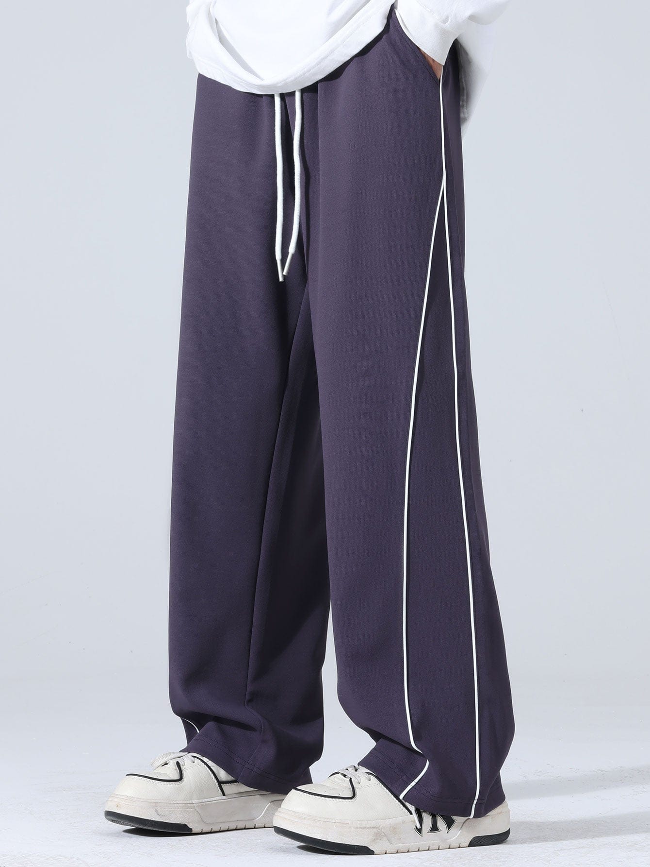 Velira Pants violetinė / XS Plati Kelnės Su Šoninėmis Juostelėmis